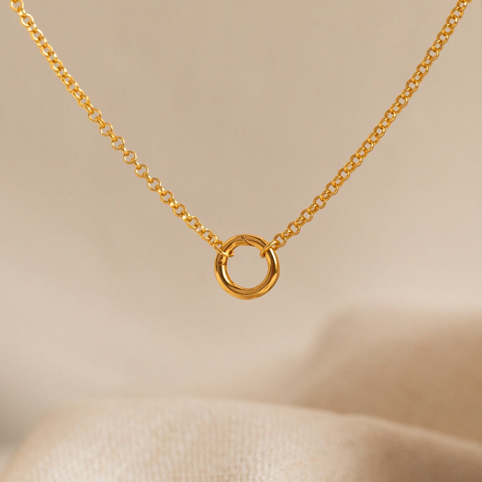 Versatile Minimalist Circle Necklace: Effortless Style for Every Occasion